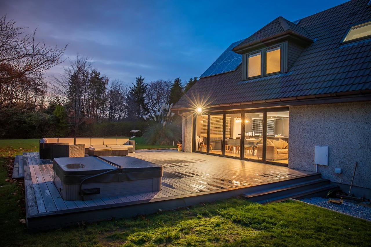 Opulent, Relaxing Home With Hot Tub Fochabers Eksteriør billede